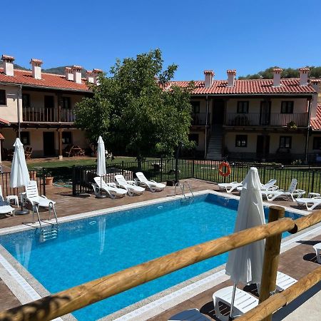 Apartamentos Dona Jimena Del Ambroz 4 Estrellas Complejo Unico En El Centro Del Pueblo - Piscina Ya Abierta Hervás Dış mekan fotoğraf