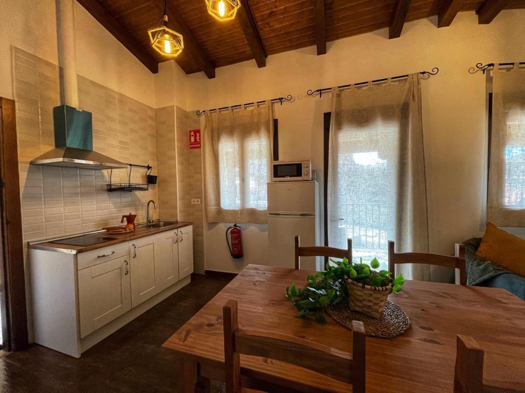 Apartamentos Dona Jimena Del Ambroz 4 Estrellas Complejo Unico En El Centro Del Pueblo - Piscina Ya Abierta Hervás Dış mekan fotoğraf