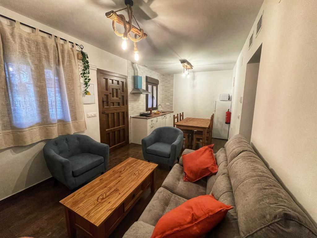 Apartamentos Dona Jimena Del Ambroz 4 Estrellas Complejo Unico En El Centro Del Pueblo - Piscina Ya Abierta Hervás Dış mekan fotoğraf