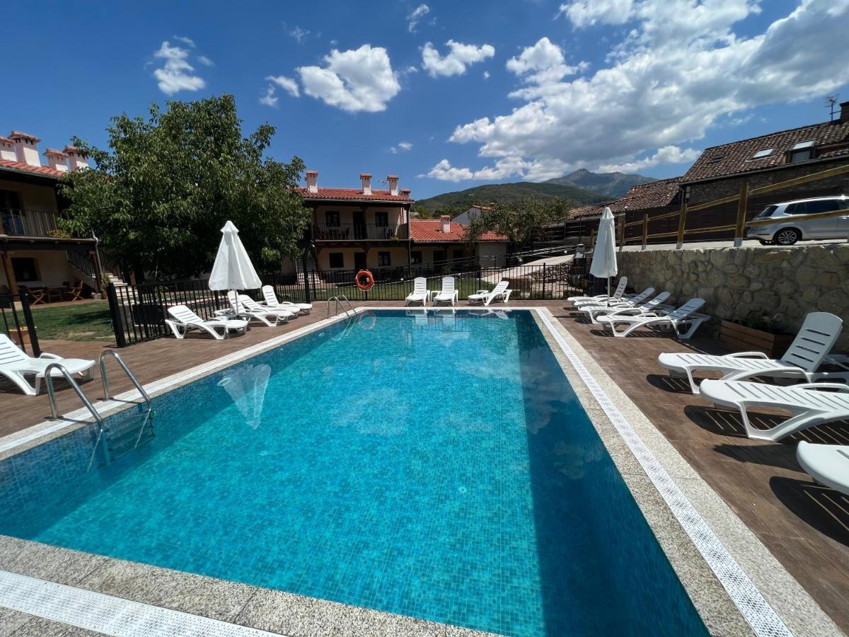 Apartamentos Dona Jimena Del Ambroz 4 Estrellas Complejo Unico En El Centro Del Pueblo - Piscina Ya Abierta Hervás Dış mekan fotoğraf