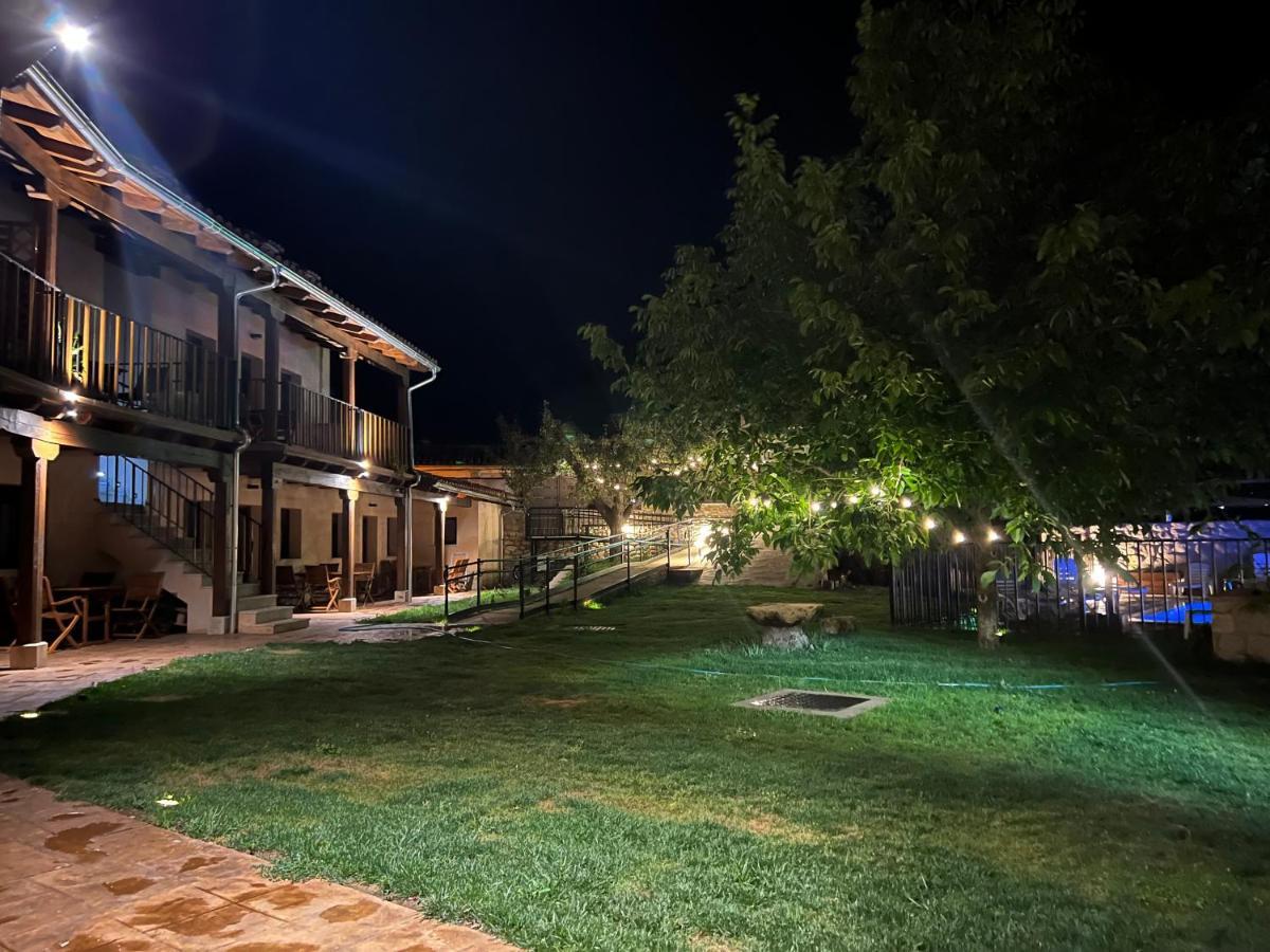 Apartamentos Dona Jimena Del Ambroz 4 Estrellas Complejo Unico En El Centro Del Pueblo - Piscina Ya Abierta Hervás Dış mekan fotoğraf