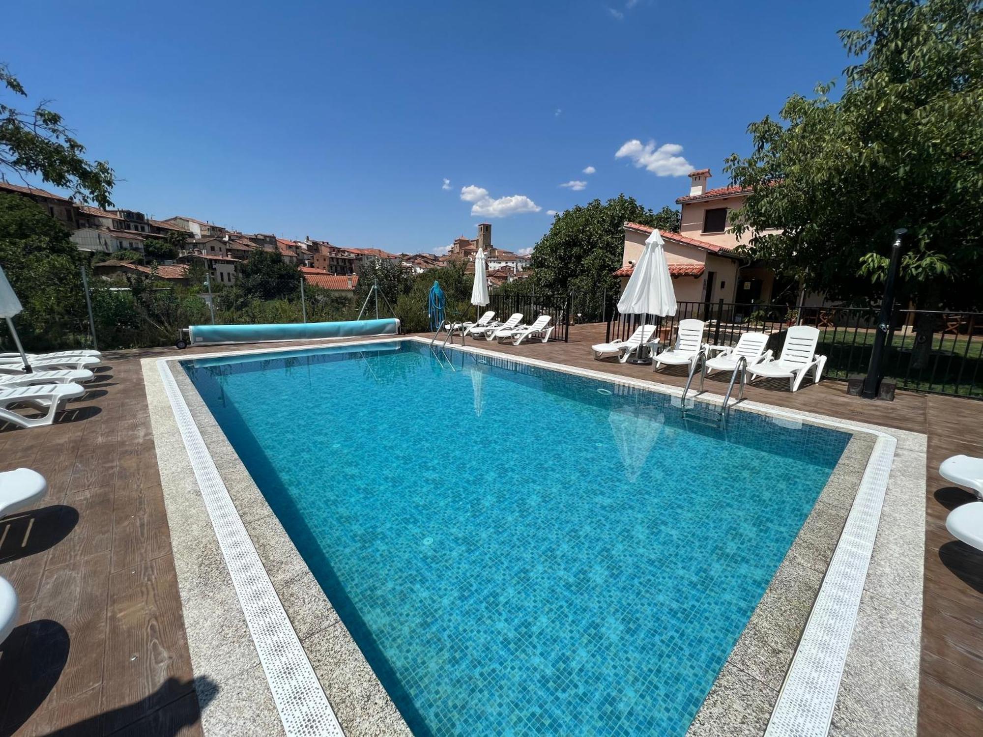Apartamentos Dona Jimena Del Ambroz 4 Estrellas Complejo Unico En El Centro Del Pueblo - Piscina Ya Abierta Hervás Dış mekan fotoğraf