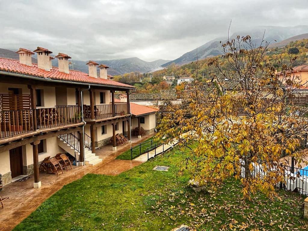 Apartamentos Dona Jimena Del Ambroz 4 Estrellas Complejo Unico En El Centro Del Pueblo - Piscina Ya Abierta Hervás Dış mekan fotoğraf