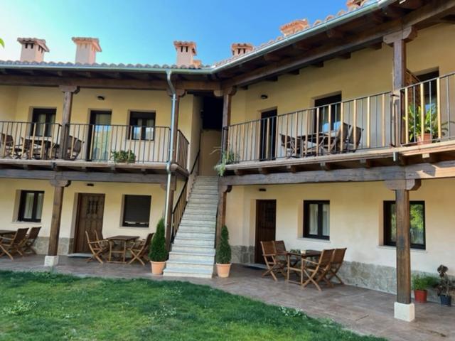 Apartamentos Dona Jimena Del Ambroz 4 Estrellas Complejo Unico En El Centro Del Pueblo - Piscina Ya Abierta Hervás Dış mekan fotoğraf